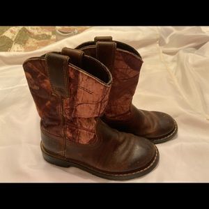 Boys leather ariat camoflauge Boots